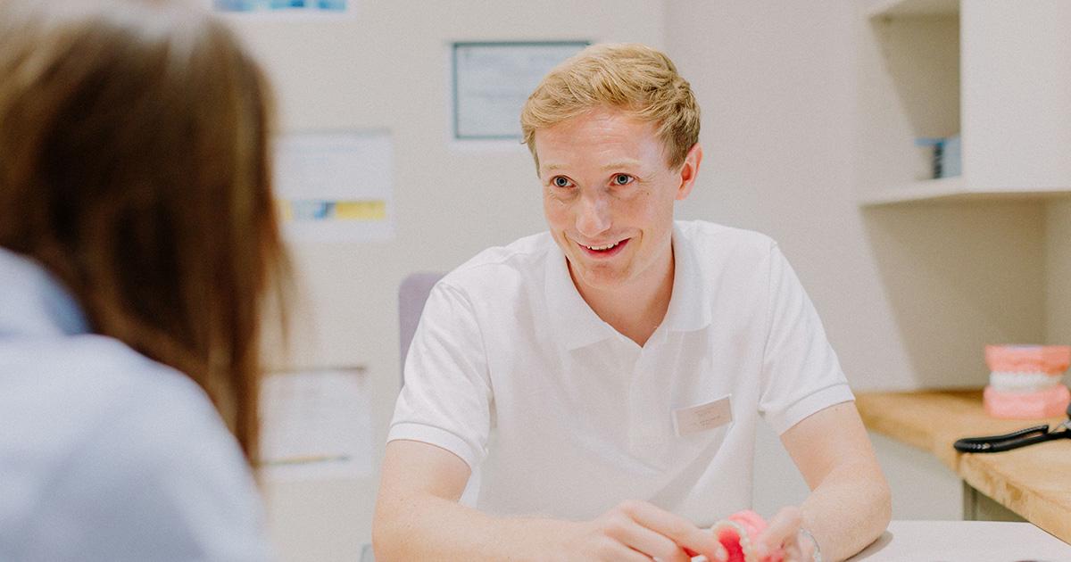 Dental Monitoring bei Votiv: Wie moderne Technologie Ihre Zahnspangenbehandlung revolutioniert