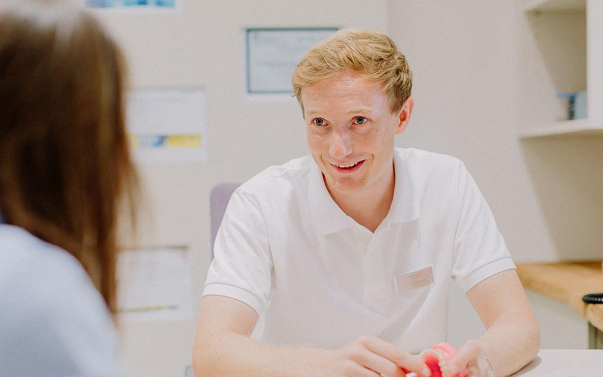 Dental Monitoring bei Votiv: Wie moderne Technologie Ihre Zahnspangenbehandlung revolutioniert
